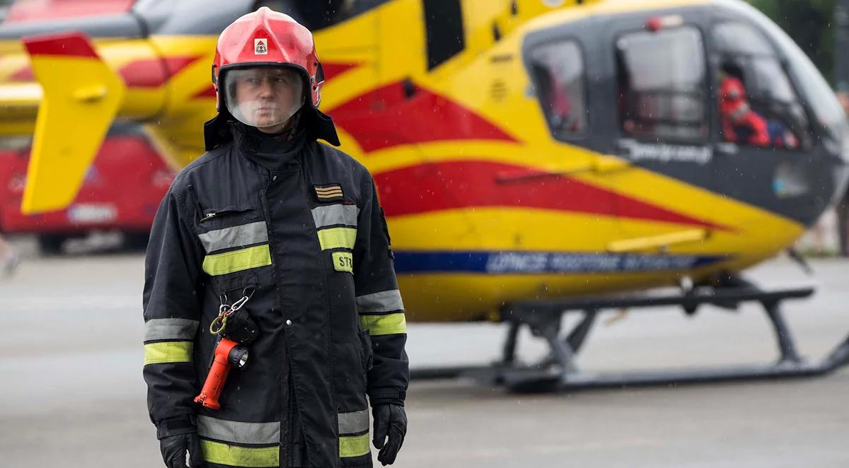 Wyciek amoniaku w zakładzie przetwórstwa drobiu. Kobieta zabrana śmigłowcem do szpitala