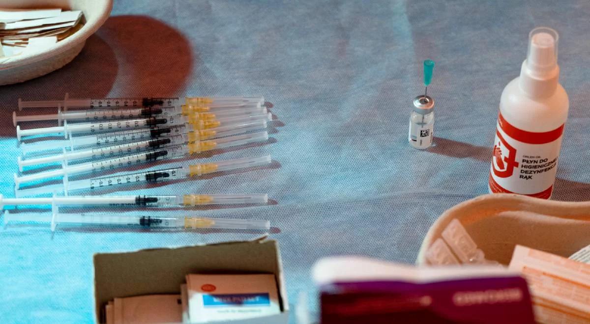 Ministerstwo Zdrowia: nie będzie od 1 marca obowiązku szczepień dla nauczycieli i służb mundurowych