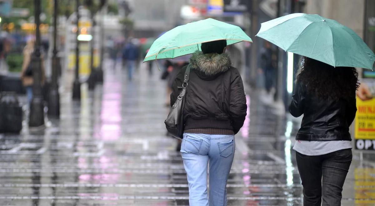 Prognoza pogody: mokro w całym kraju, gdzieniegdzie śnieg i śnieg z deszczem