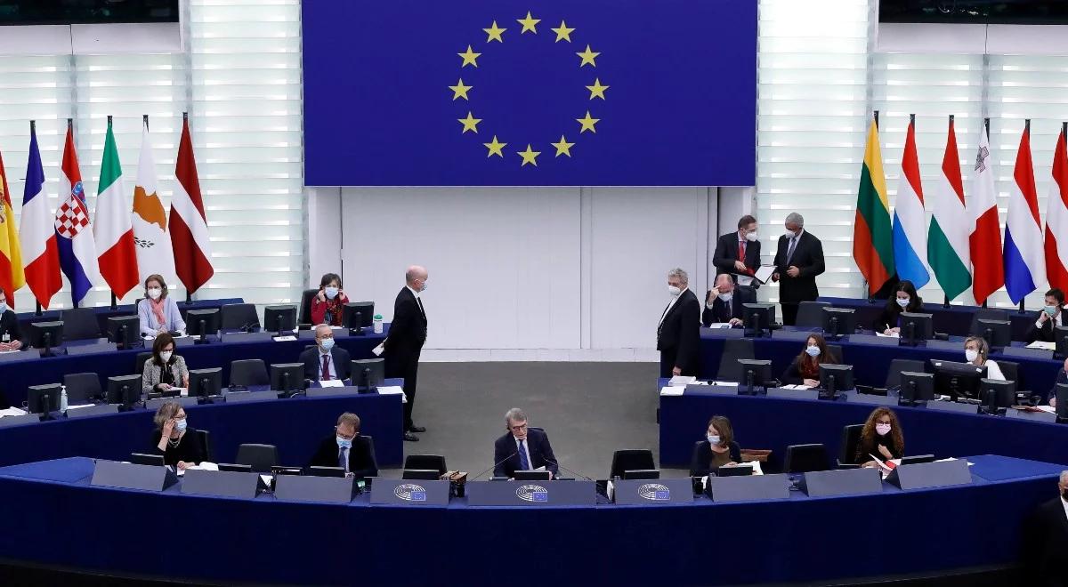 UE wesprze kraje z niskim wskaźnikiem szczepień. Zapowiada walkę z dezinformacją