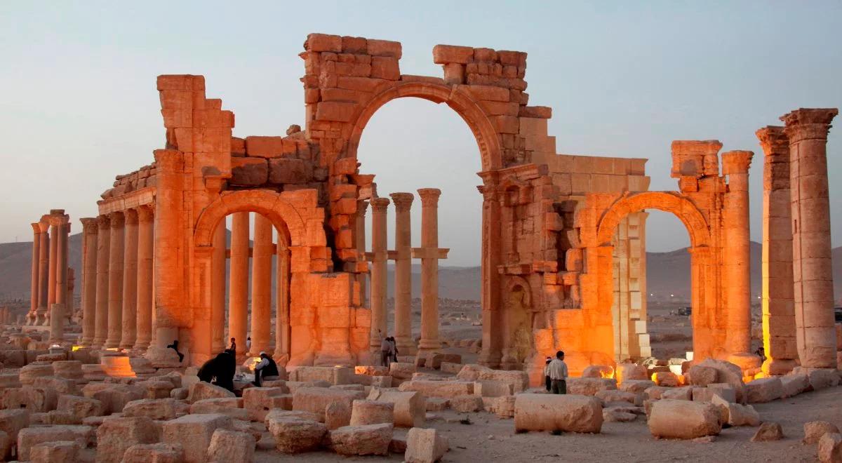 Palmyra w gruzach. Dżihadyści zniszczyli starożytny łuk triumfalny