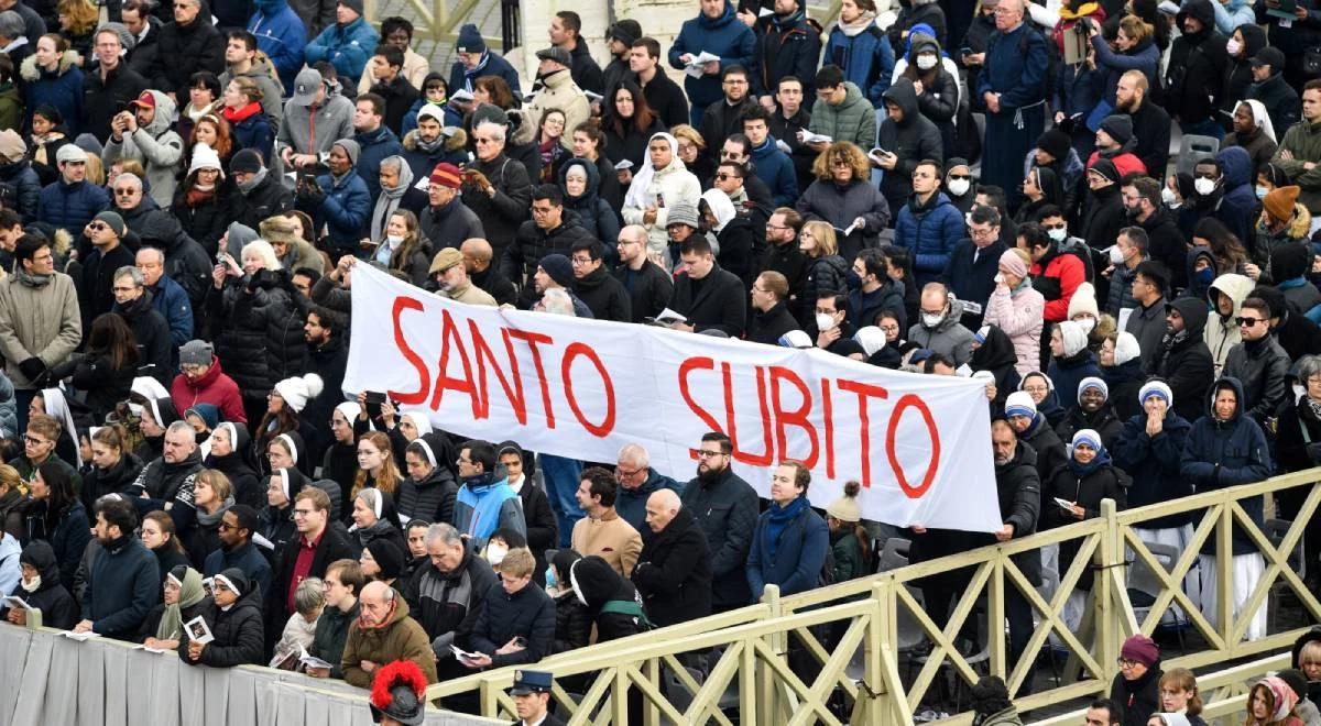 "Santo subito" Benedykt XVI? Tekieli: Boże młyny mielą powoli