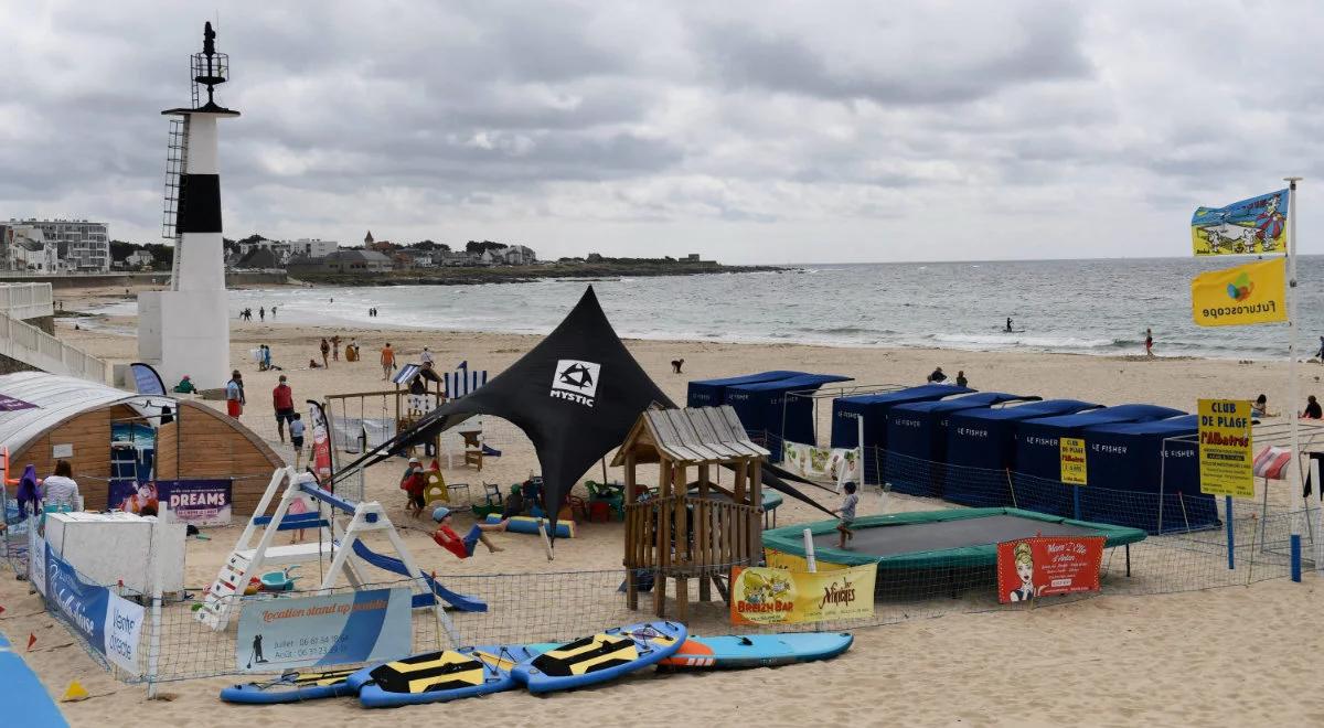 Zamknięte plaże w Bretanii, nowe ogniska zakażeń. Koronawirus we Francji