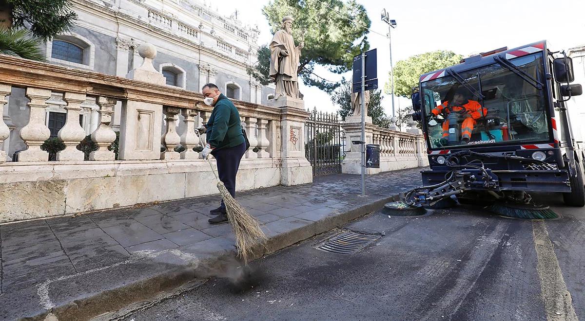 Wielkie sprzątanie po erupcjach Etny na Sycylii. Zebrano 267 ton popiołu wulkanicznego