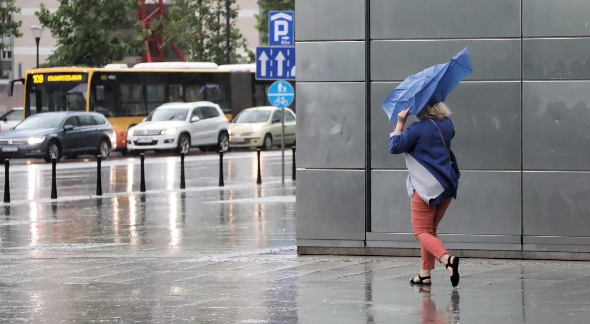 Prognoza pogody: zachmurzenie, możliwy deszcze i dość silny wiatr