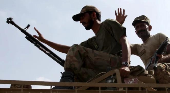 Pakistan bombarduje talibów. Odwet za atak na lotnisko