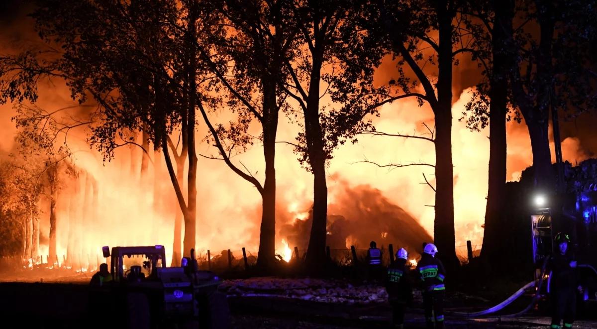 Łódzkie: strażacy opanowali pożar hali z odpadami
