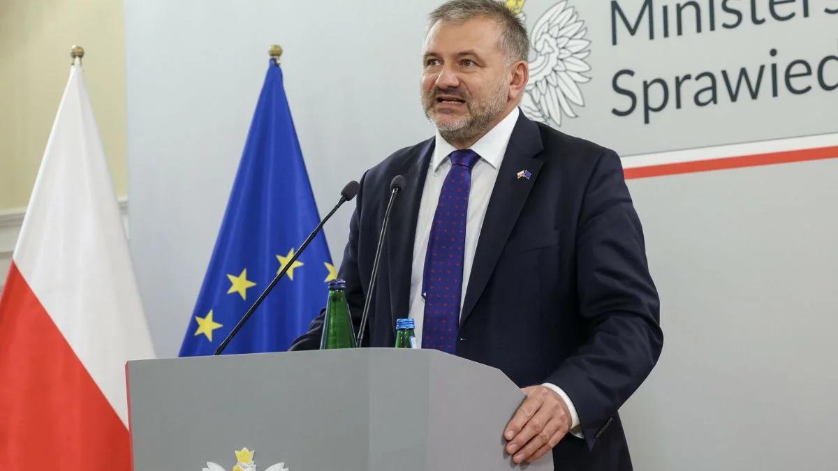 Sondaż: Polacy nie wierzą w sądy. "To jest czerwona kartka"