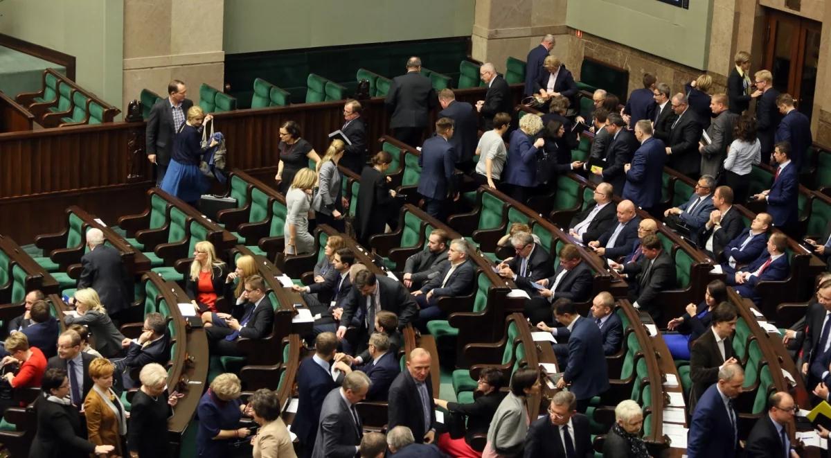 Sejm przyjął nowelizację ustawy o Trybunale Konstytucyjnym. Będzie ponowny wybór pięciu sędziów. PO chce zbadania konstytucyjności zmian