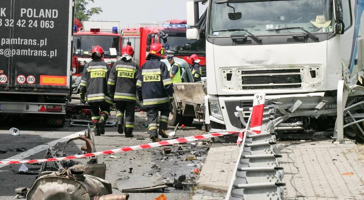 Karambol na A4. Nie żyją dwie osoby. Duże utrudnienia w ruchu