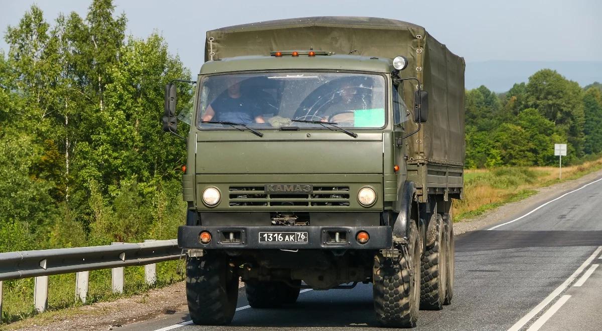 Żołnierze Kima jadą na front w cywilnych ciężarówkach. Wywiad przechwycił rozmowę