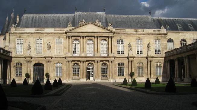 Francja: pogrzebano muzealny projekt Sarkozy'ego