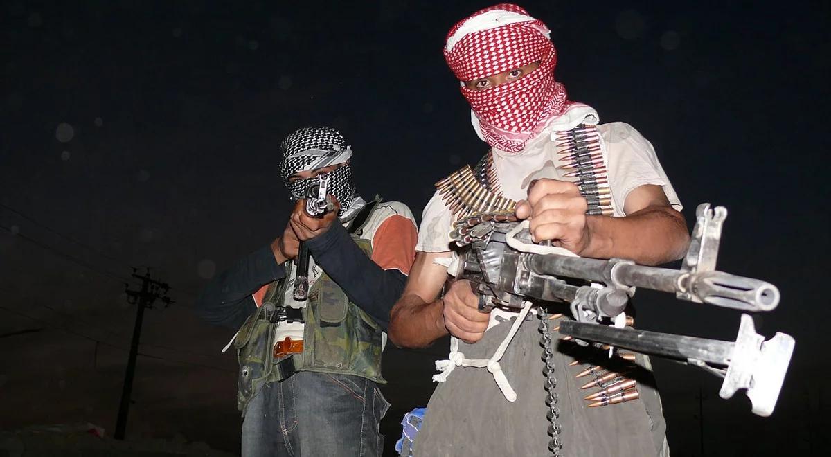Syria: Państwo Islamskie porwało dwa tysiące cywilów uciekając z Manbidżu
