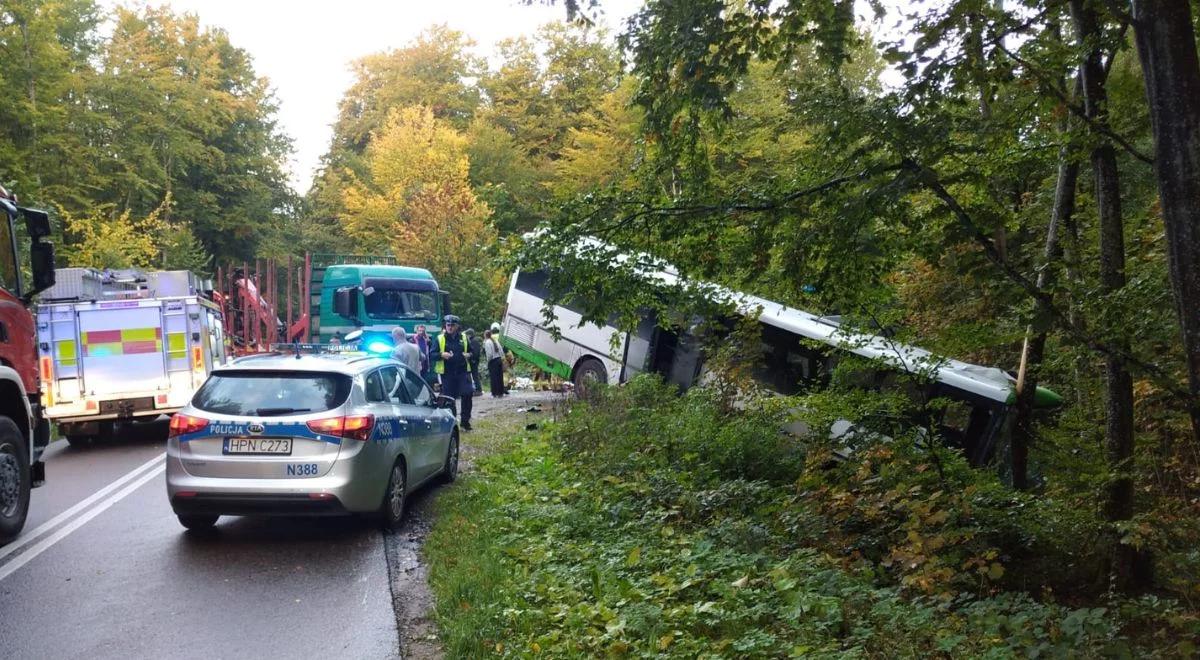 Autobus PKS zderzył się z ciężarówką. Wśród rannych dzieci