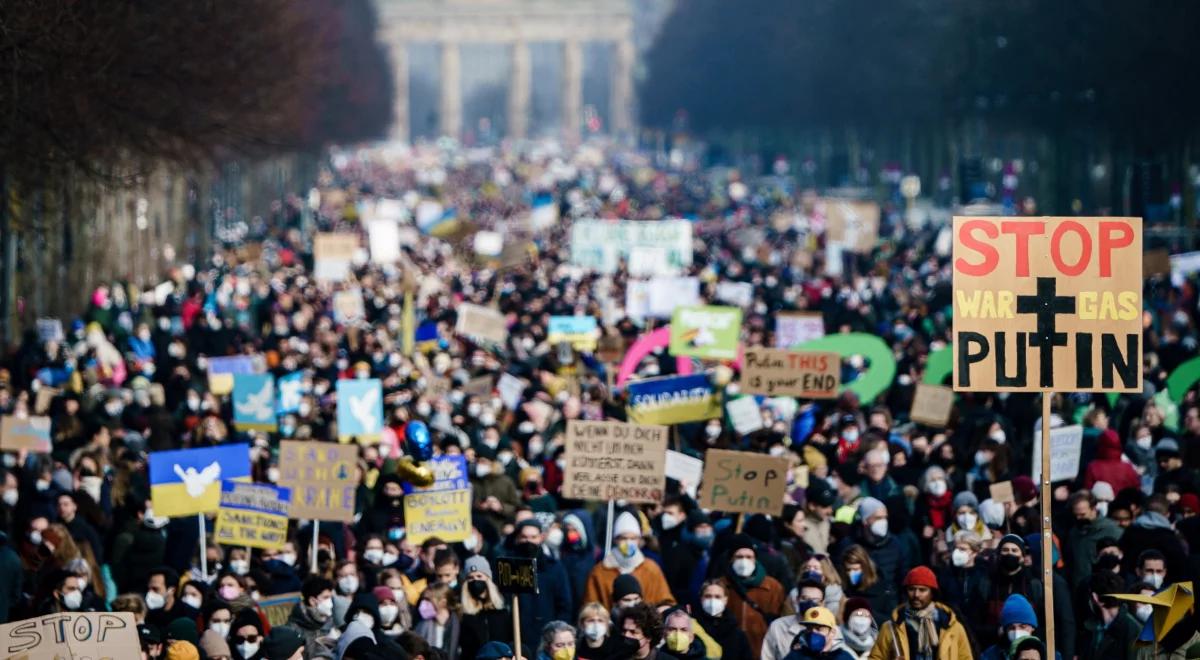 Demonstracje przeciwko wojnie. Prof. Alberski: ludzie wymuszają pewne zachowania na swoich rządach
