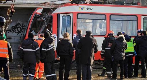 Gdańsk: tramwaj uderzył w kamienicę. Dwie osoby zostały ranne