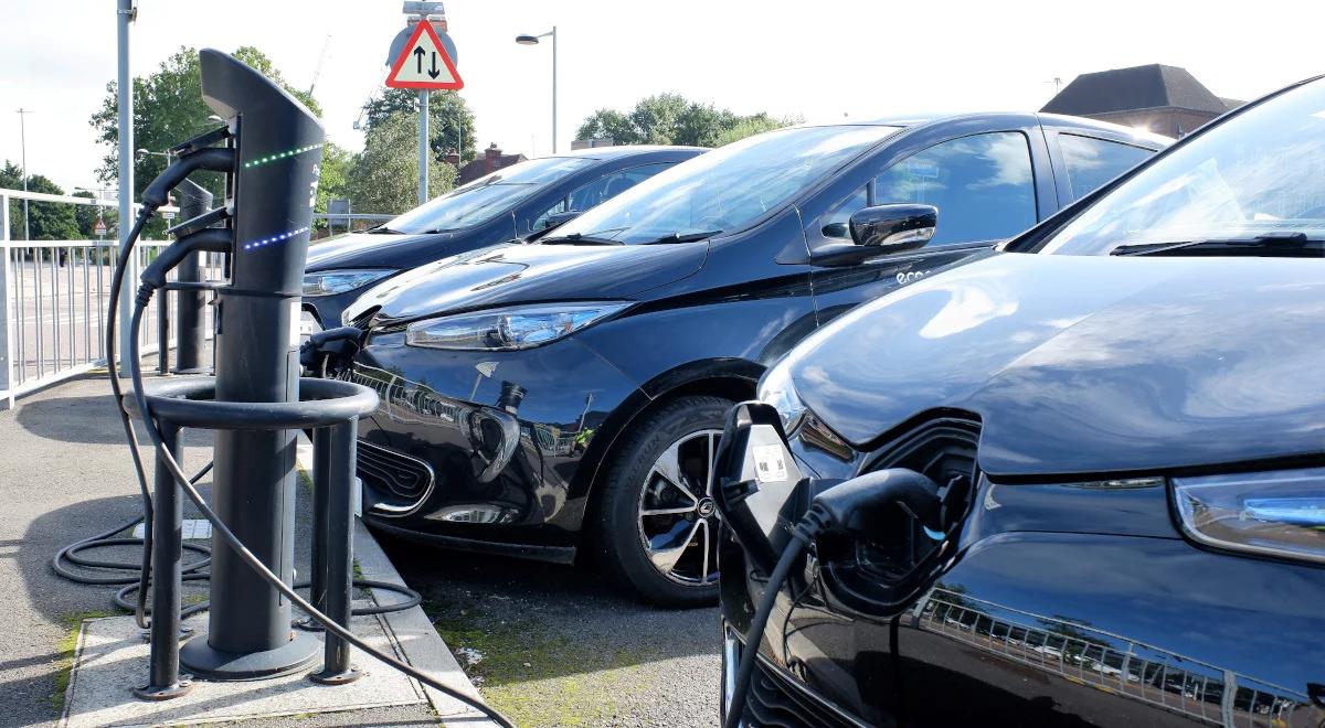 Brakuje surowców do produkcji aut elektrycznych. Przyszłość elektromobilności rysuje się w czarnych barwach