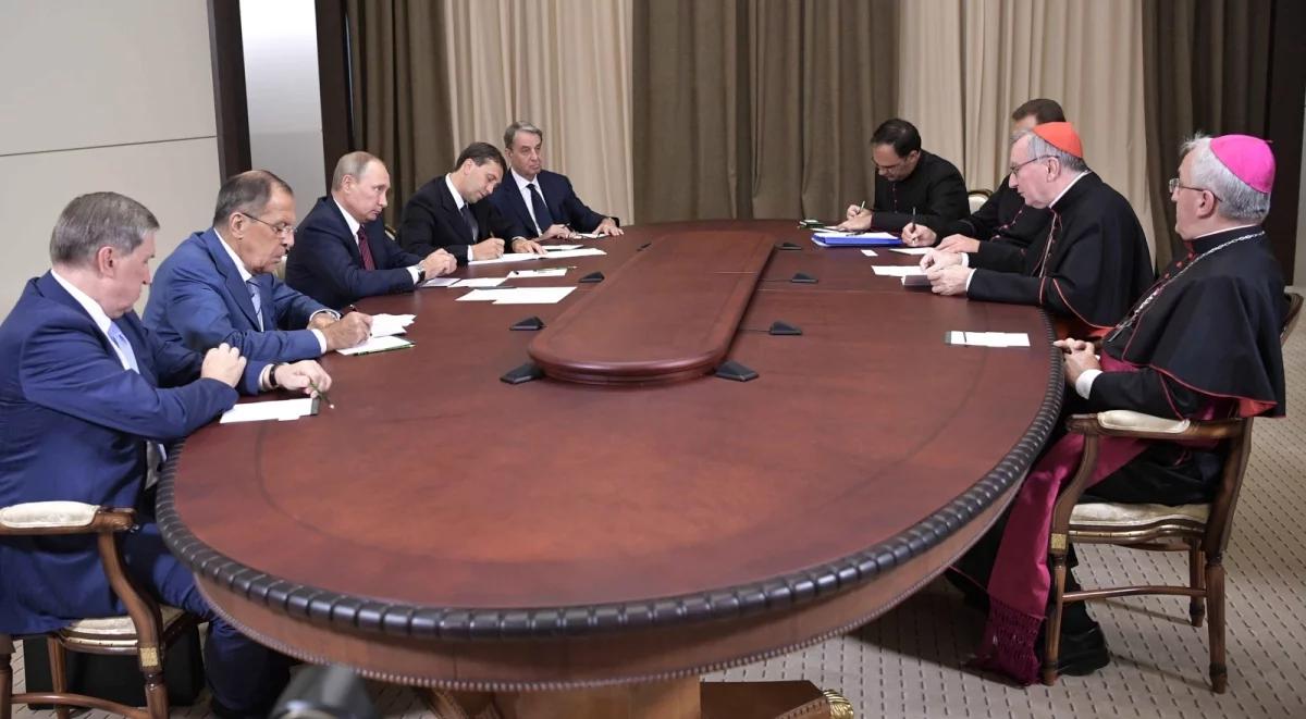 Rosja: watykański sekretarz upomina się u Putina o kościoły zagarnięte katolikom