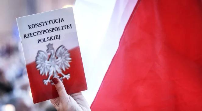 Ankieta konstytucyjna: większa rola premiera, mniejsza prezydenta