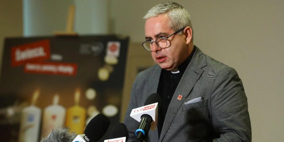 Dyrektor Caritas Polska zawieszony. "Niezwiązane z działalnością organizacji"