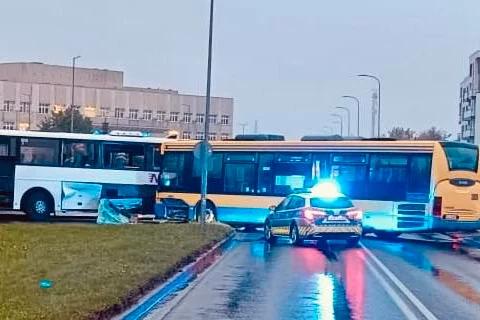 Zderzenie autobusów w Słupsku. Dwie osoby trafiły do szpitala