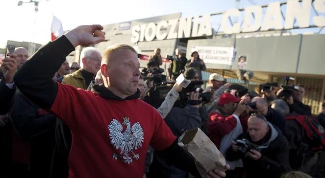 Gdańsk: protestujący obrzucili Lenina jajkami