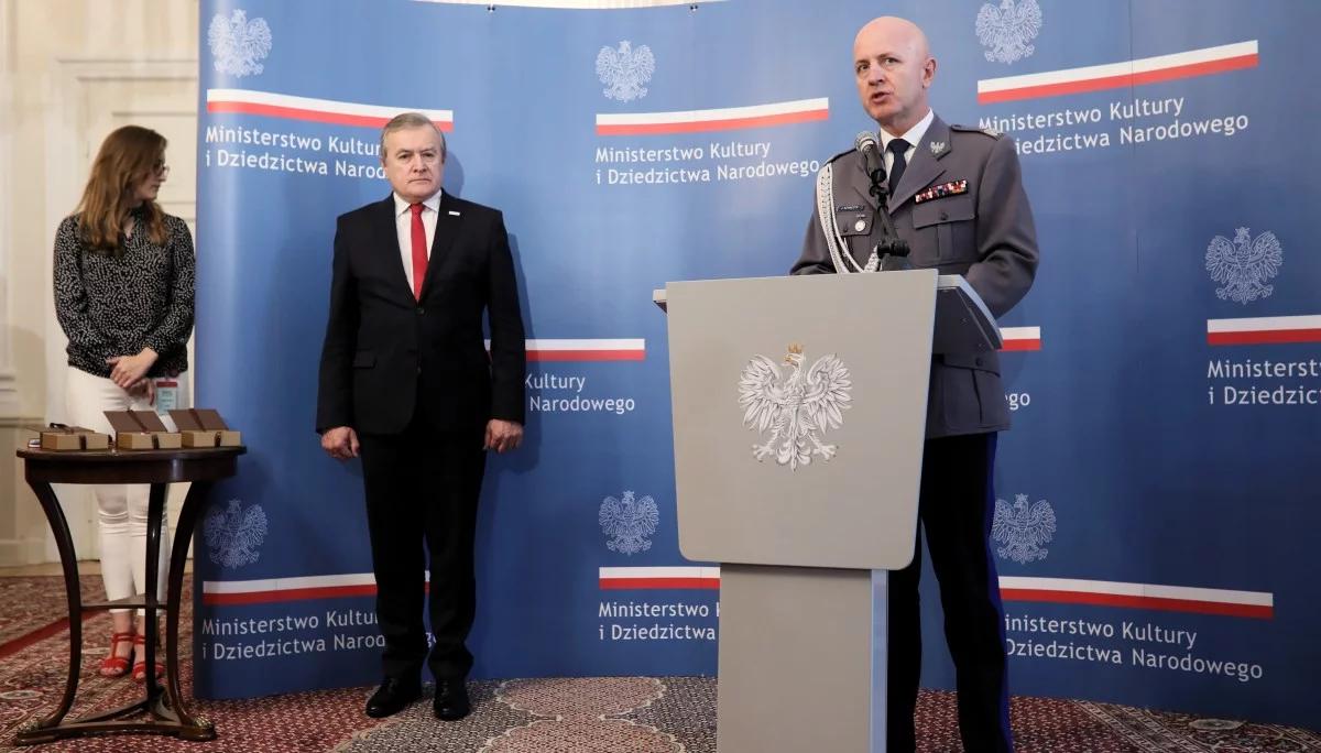 Sześć osób odznaczonych przez ministra kultury za zasługi w odzyskiwaniu dzieł sztuki