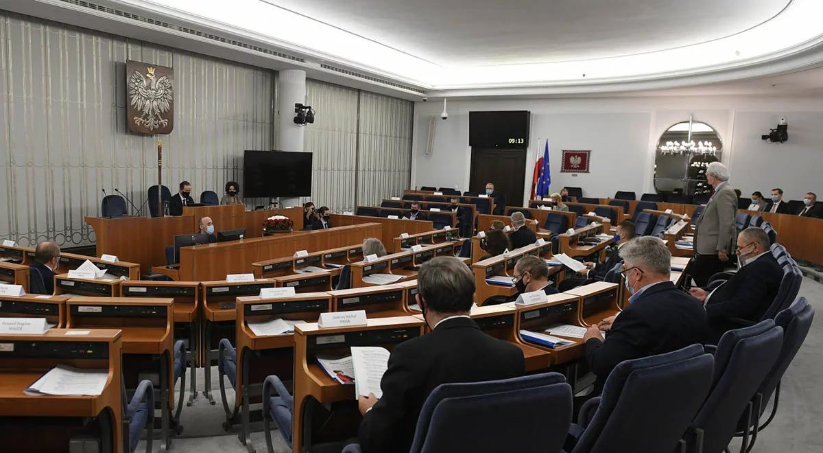 Senat wznowił obrady. Zajmie się pomocą publiczną i wysłucha informacji o działaniach policji