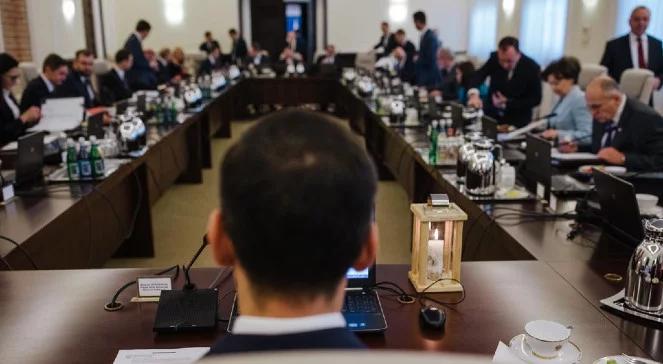 Rząd rozpoczął obrady. Zajmie się m.in. projektem o wsparciu dla odbiorców ciepła