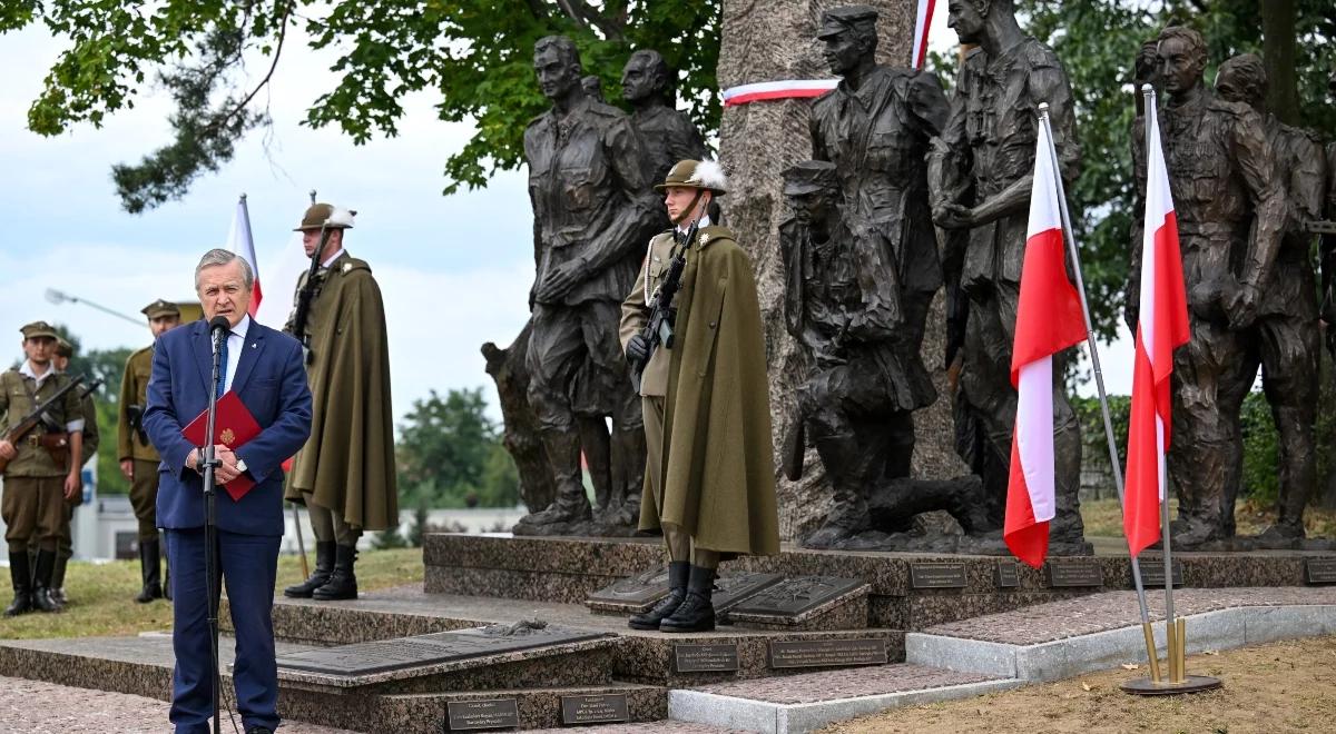 Odsłonięcie pomnika Żołnierzy Niezłomnych w Mielcu. "Pamięć należy przekazywać kolejnym pokoleniom"