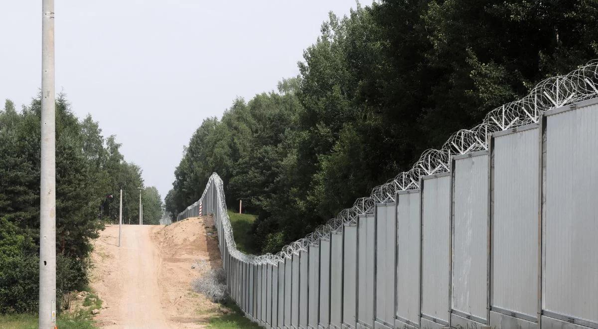 Ochojska chce rozebrania muru na granicy. Rzecznik PiS ostrzega: opozycja ciągle zmienia zdanie w tej sprawie
