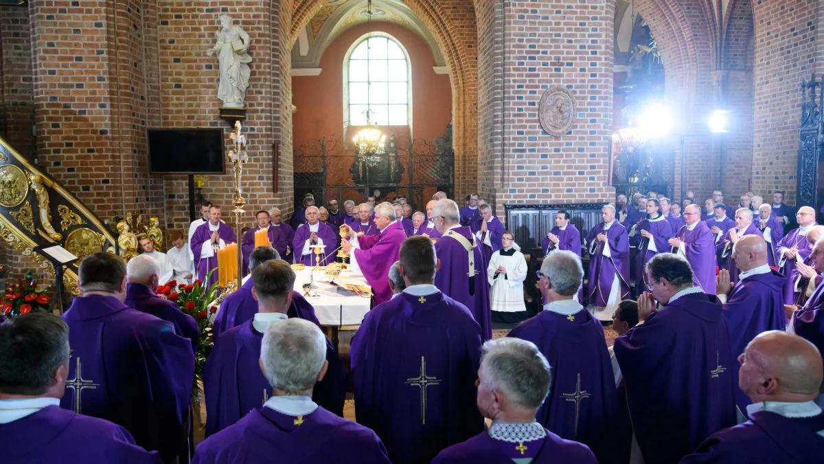 "Był niezłomnym żołnierzem w służbie prawdzie". Pożegnanie kard. Zenona Grocholewskiego