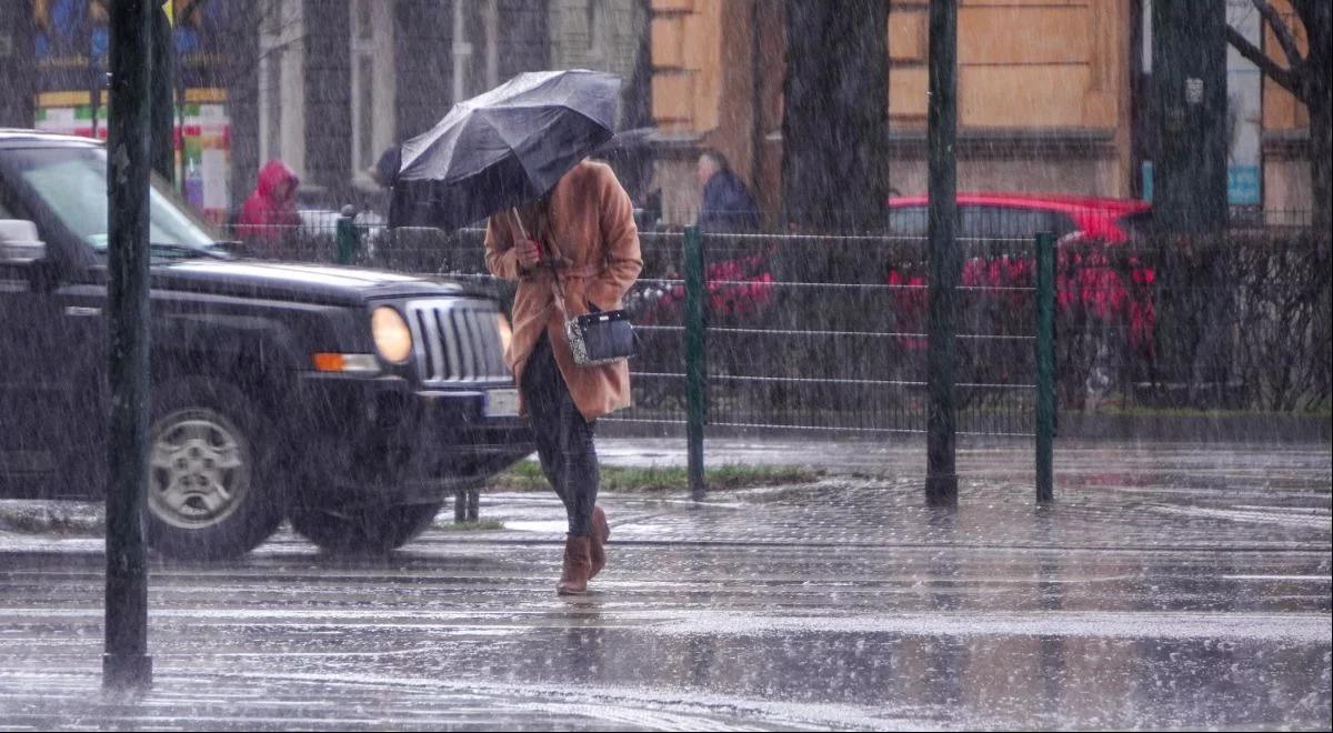 Wychodząc z domu, lepiej wziąć parasol. Synoptycy: deszczowy i wietrzny czwartek