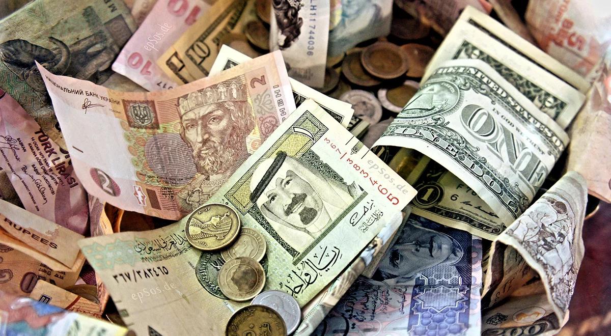 Raport: Polacy przywieźli z wakacji drobne o wartości ponad 1,2 mld zł