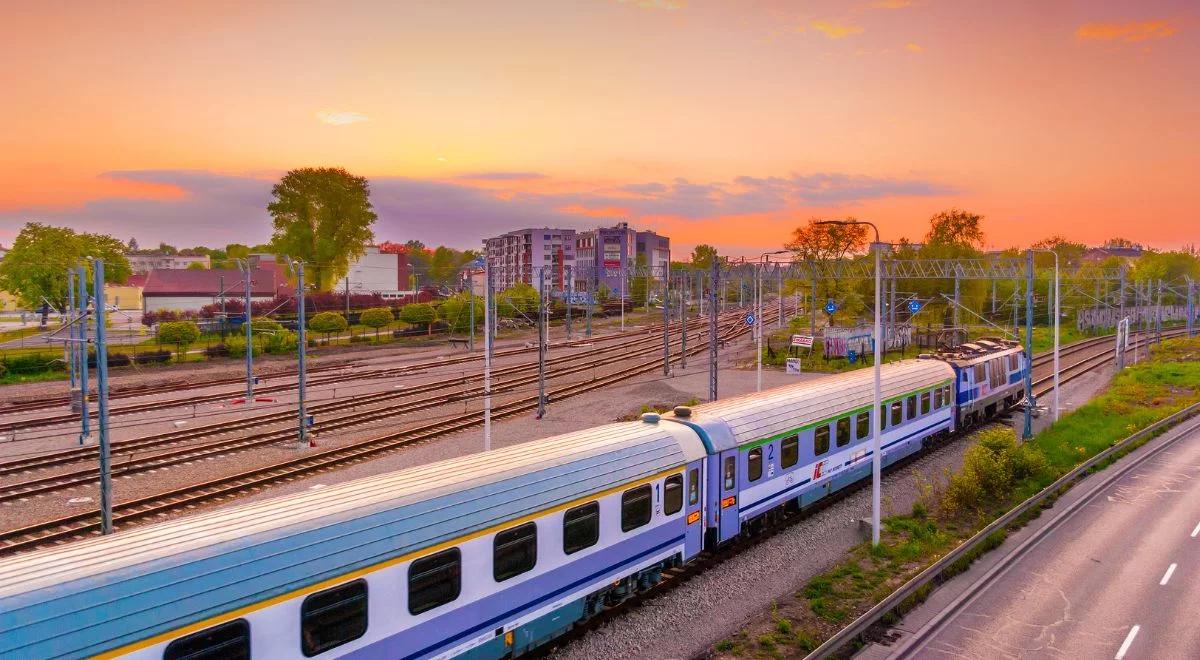 Debata o transporcie kolejowym. "W momentach kryzysowych staje się on niezawodnym środkiem komunikacji"