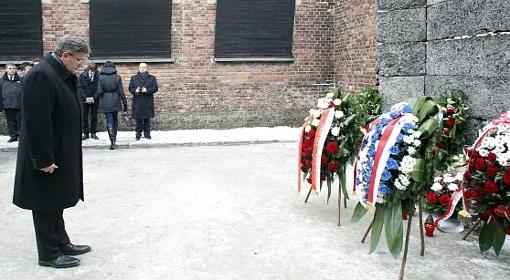 Auschwitz: "To miejsce mordu, wieczna paląca rana ludzkosci"