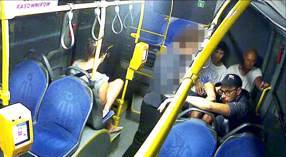 Brutalne pobicie w krakowskim autobusie. Pokazano wizerunki sprawców