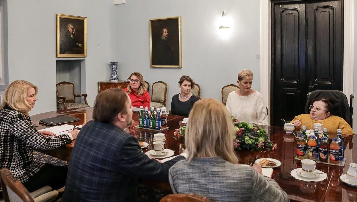 Szef gabinetu prezydenta spotkał się z delegacją rodziców i opiekunów osób z niepełnosprawnościami. Znamy szczegóły