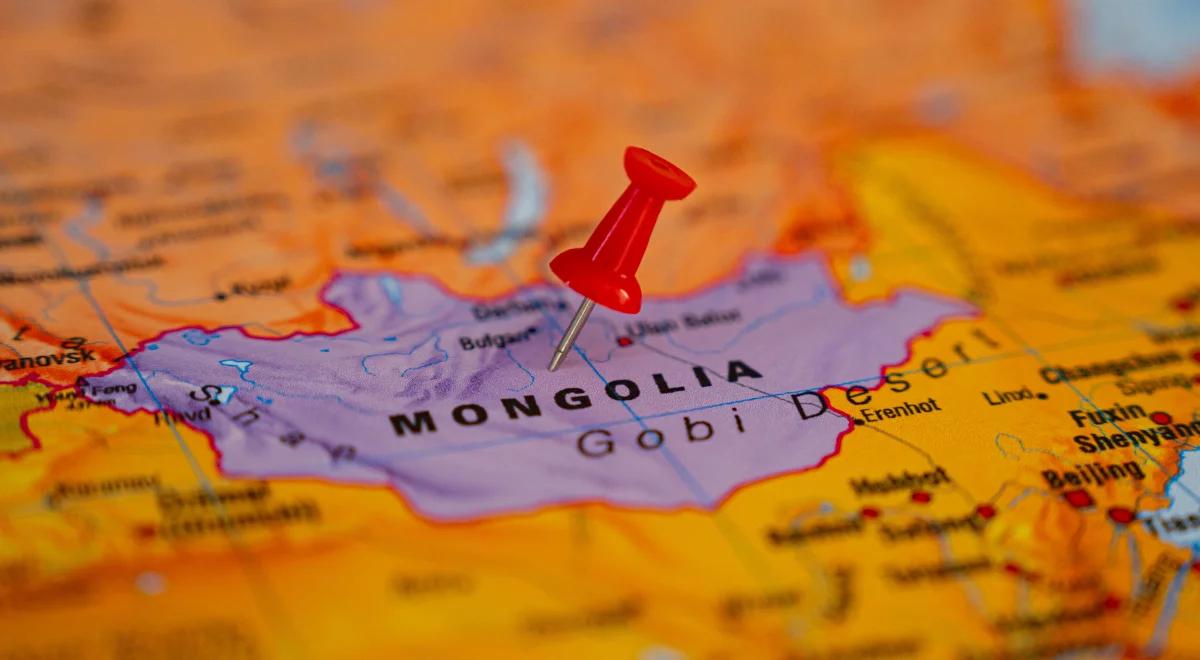 Prehistoryczne paleniska, ceramika, wyroby z jaj strusia - odkrycia w Mongolii śladami Homo sapiens 