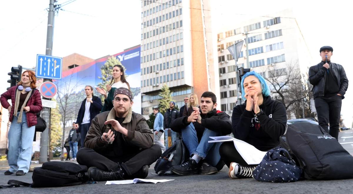 Wniosek opozycji o unieważnienie wyborów w Belgradzie odrzucony. Protestujący nie rezygnują z manifestacji