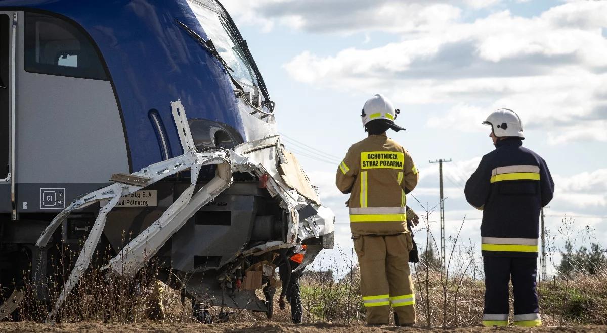 Tragedia na przejeździe kolejowym w Aleksandrowie Kujawskim. Bus wjechał pod pociąg