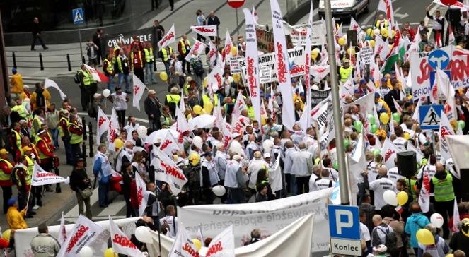 Bury o protestach związkowców: rozmowy powinny się toczyć przy stole, a nie na ulicy 