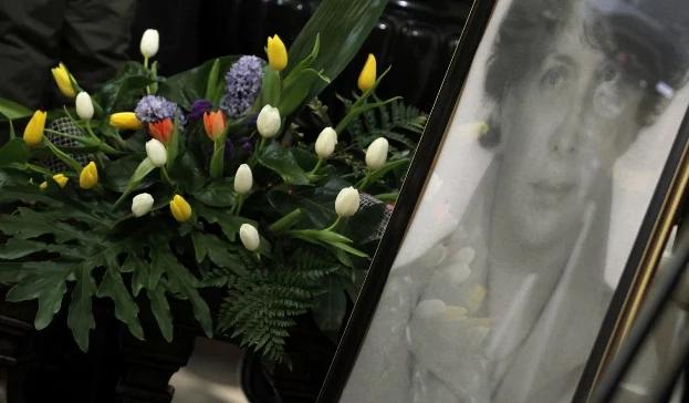 Pożegnanie Jadwigi Kaczyńskiej.  "Żyła dla ukochanych synów"