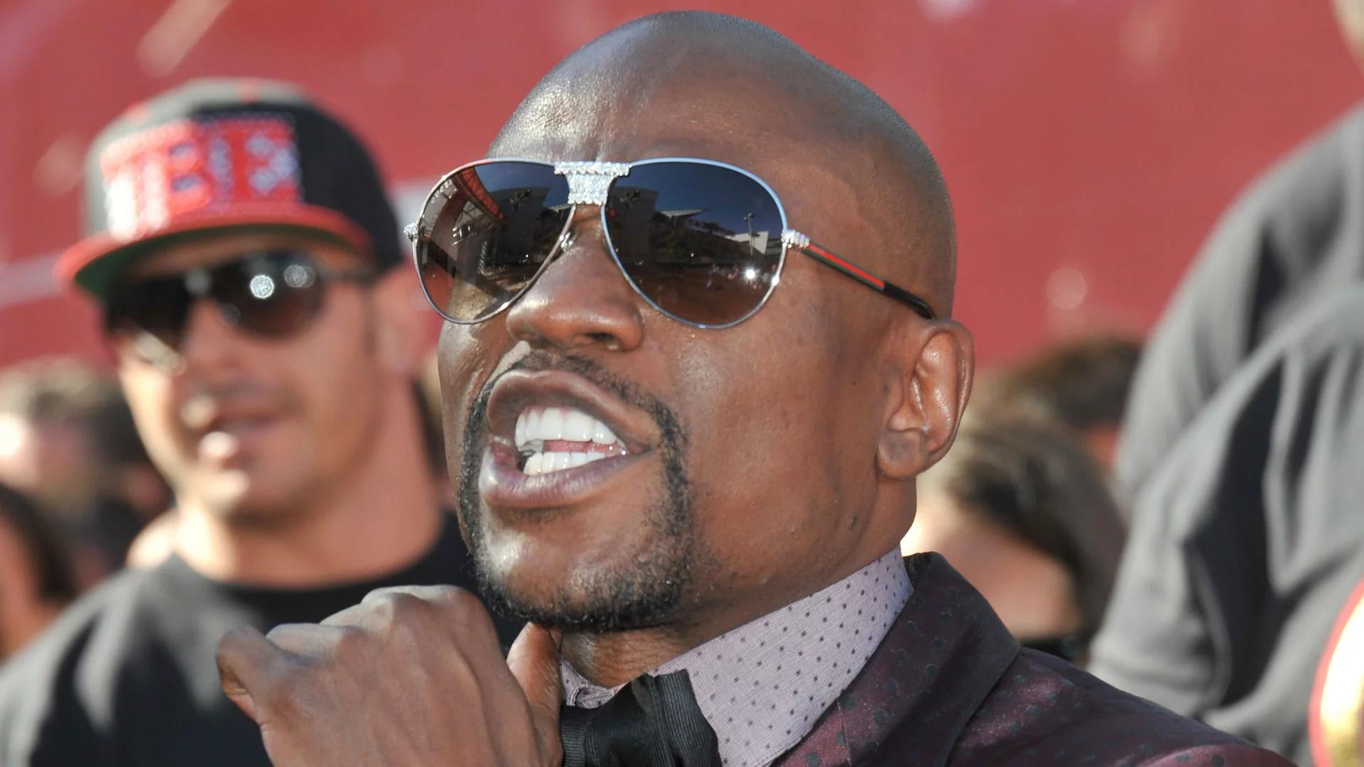 Mayweather gotowy na starcie z Nurmagomiedowem: walczymy 