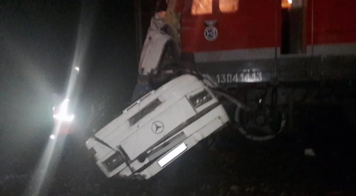Rosja: tragiczny wypadek na przejeździe kolejowym. Autobus zderzył się z pociągiem