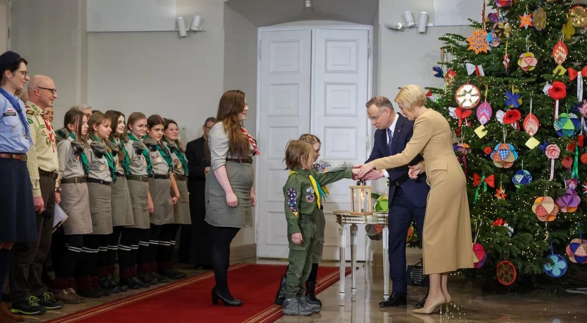 Betlejemskie Światło Pokoju w Pałacu Prezydenckim. Andrzej Duda podziękował harcerzom za ich misję