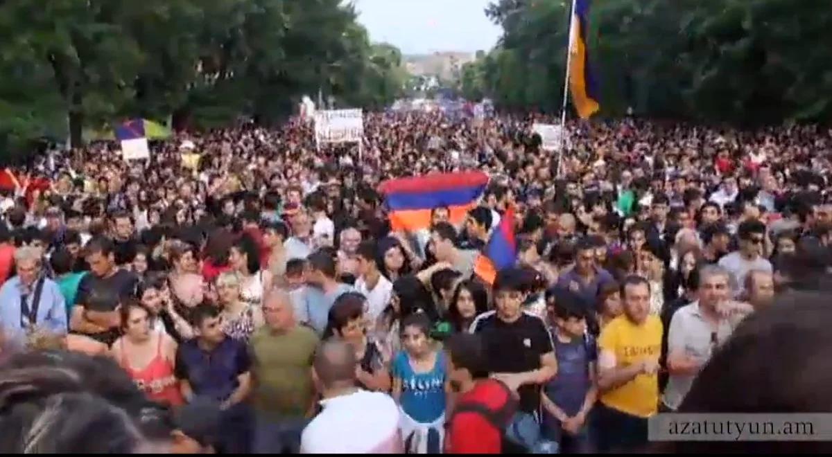 Protesty w Armenii trwają. Rząd zawiesza podwyżki cen