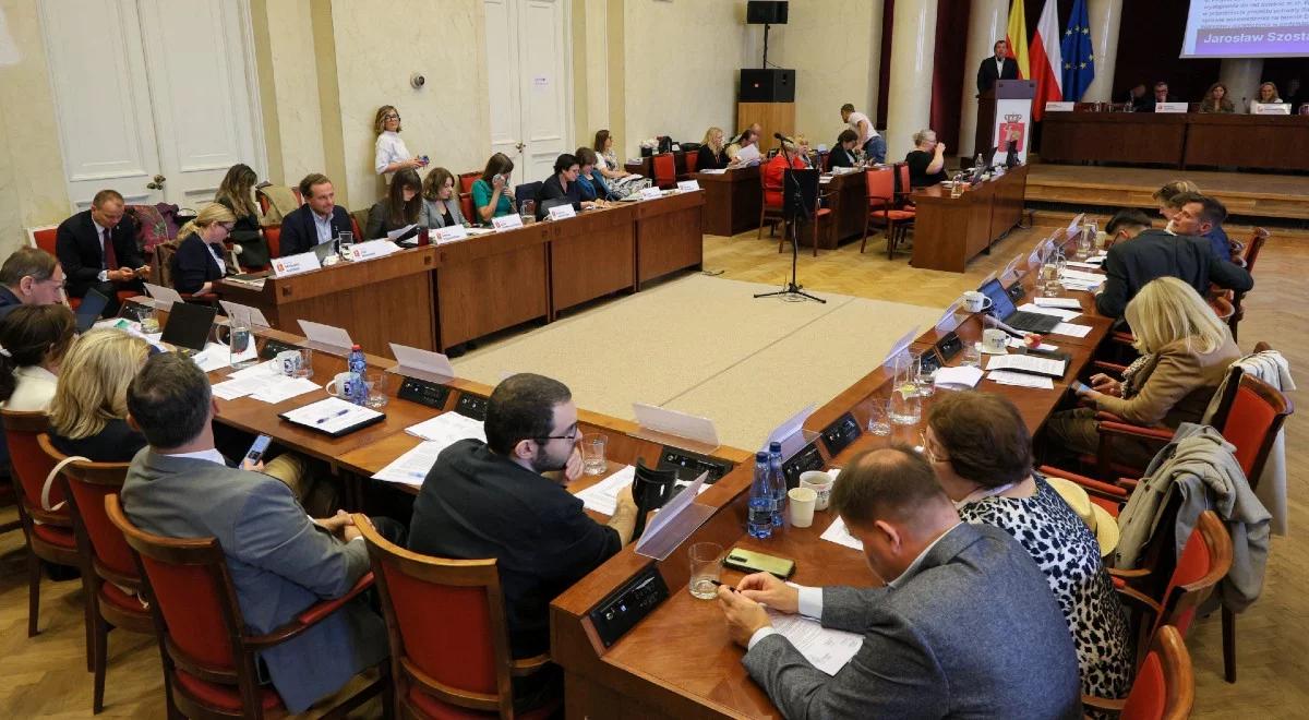 Radni Warszawy przeciw prohibicji. "Arogancja władzy PO"