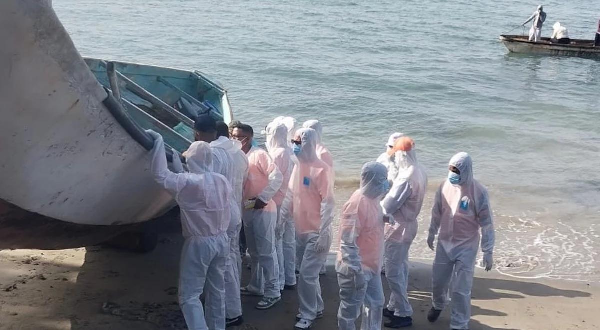 Dryfująca łódź na Karaibach. Na pokładzie 14 ludzkich szkieletów i narkotyki