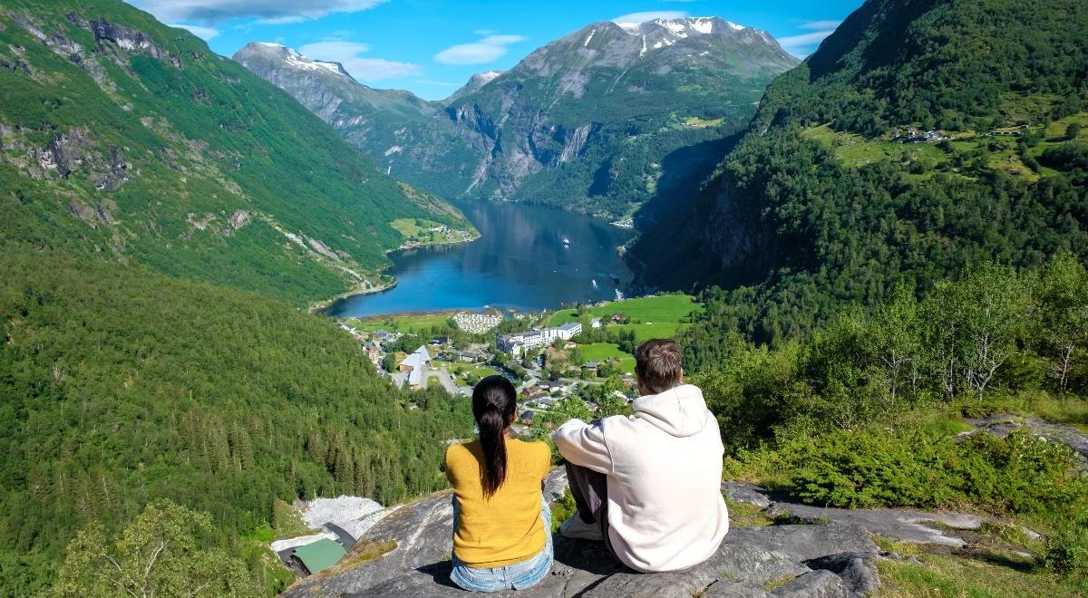 Wakacje w Norwegii zamiast w Grecji? Nowy trend wśród Polaków